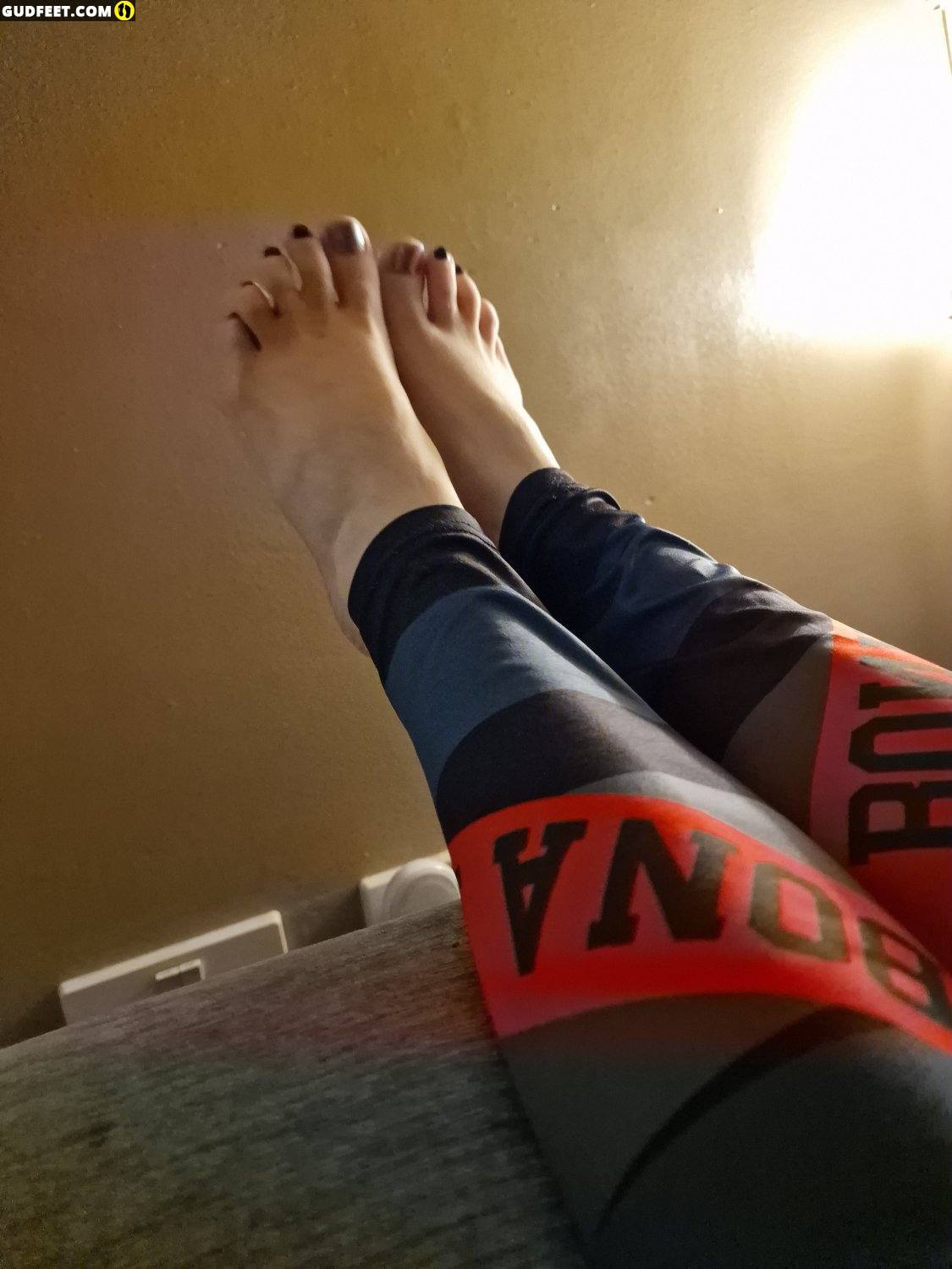 white feet photo